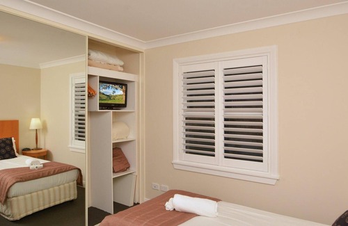 Pokolbin Villa | Elegant 3BR De Saran Villa at Cypress Lakes Resort