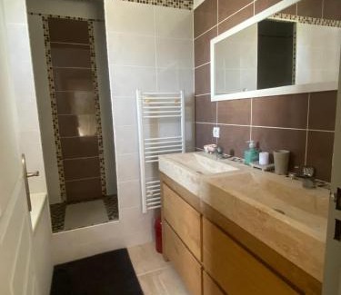 Taradeau Villa | Villa 3ch: Poolside Retreat with Scenic Views & Pet Friendly