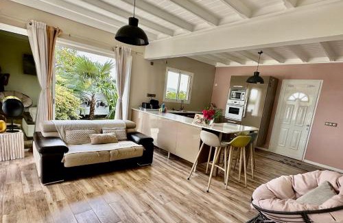 Le Lamentin House | Cozy MWoodsuite Villa with Private Pool & Garden Oasis