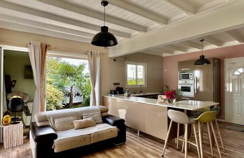 Le Lamentin House | Cozy MWoodsuite Villa with Private Pool & Garden Oasis