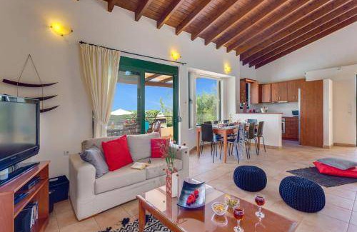 Pyrgos Psilonerou Villa | Villa ∙ 4 bedrooms ∙ 8 guests
