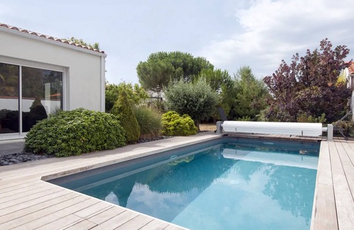 Angoulins Villa | Elegant Villa by the Sea with Pool and Spa Amenities