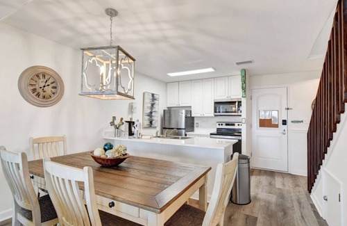 Jekyll Island Condo | Villa By The Sea: Oceanfront Paradise with Pool & Breakfast