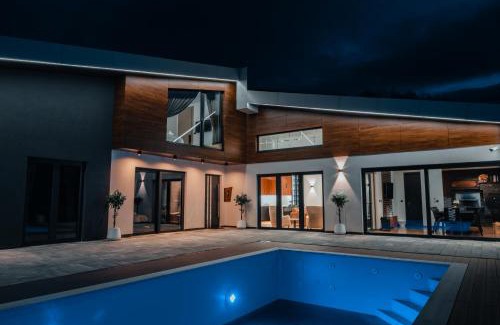 Visoko Villa | Villa 4A: Oceanfront Oasis with Pool & Pet-Friendly Perks