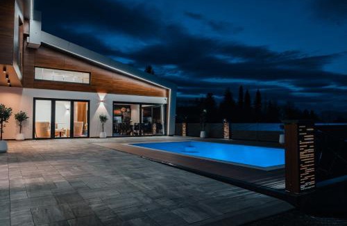 Visoko Villa | Villa 4A: Oceanfront Oasis with Pool & Pet-Friendly Perks