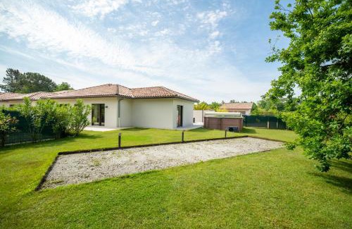 Messanges Villa | Elegant Villa with Pool in Tranquil Area Near the Ocean