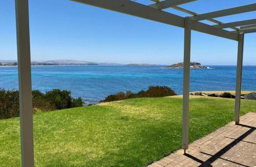 Encounter Bay House | Oceanfront Villa 5-124: Ideal for Families, WiFi & Views