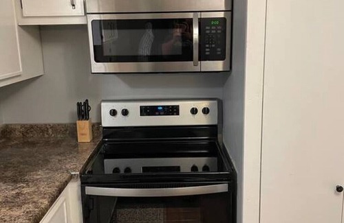 Poplar Bluff House | Cozy Villa 5: Renovated 2BR House with Breakfast