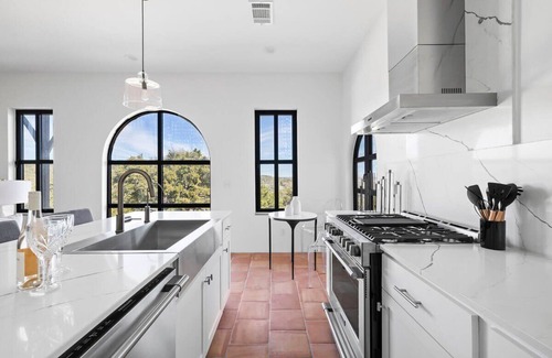 Spicewood House | Villa 6: Family-Friendly Retreat with Pool & Hot Tub