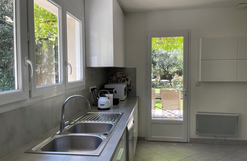 Rognes House | Experience Villa with Lagoon Pool near Aix-en-Provence