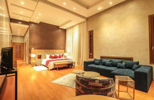 Annakhil Villa | Elegant Villa with 7 Bedrooms, Pool & Pet-Friendly Amenities
