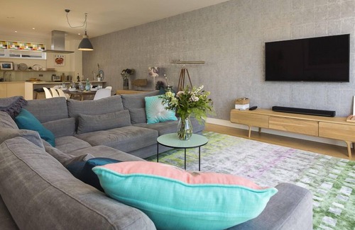 Salcombe Cottage | Experience Oceanfront Bliss at Villa 8, Estura