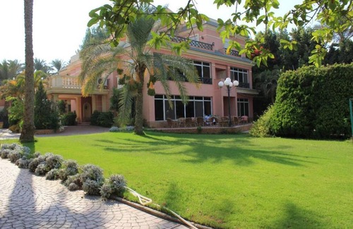Al-Badrashayn Villa | Villa 808: Ideal Weekend Retreat by the Nile with Pool