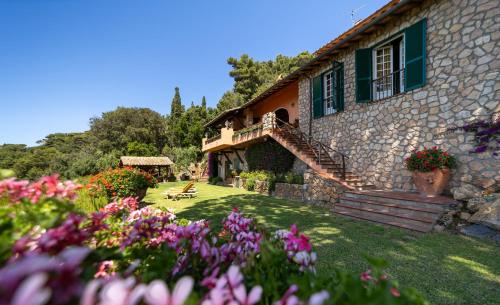 Cala Piccola Villa | Discover Villa a Cala Piccola: Oceanfront Retreat Awaits