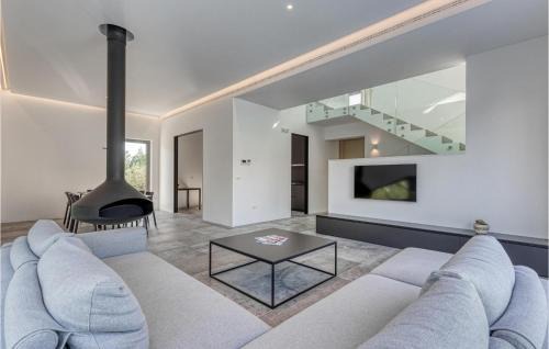 Valbandon House | Relax at Villa A - Family-Friendly with Pool Access
