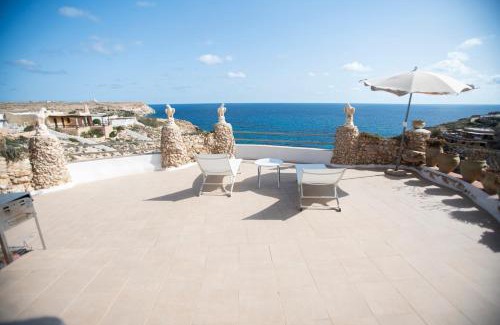 Lampedusa Apartment | Seaside Villa Retreat at Cala Creta - Pet Friendly Escape