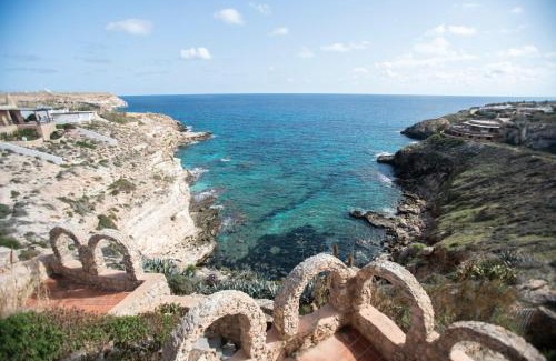 Lampedusa Apartment | Seaside Villa Retreat at Cala Creta - Pet Friendly Escape