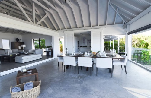 Vitet Villa | Villa Abby 3BR in Vitet: Oceanfront Paradise Retreat