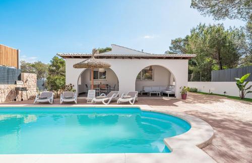 Santanyi House | Villa Abril: 4-Star Retreat with Pool & Pet-Friendly Stays