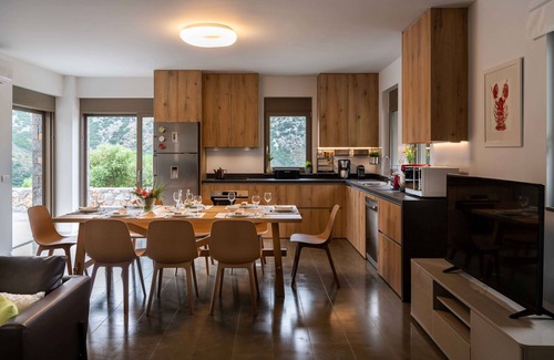 Vrachasi Villa | Villa Adagio: 5-Bedroom Retreat with Heated Eco-Pool