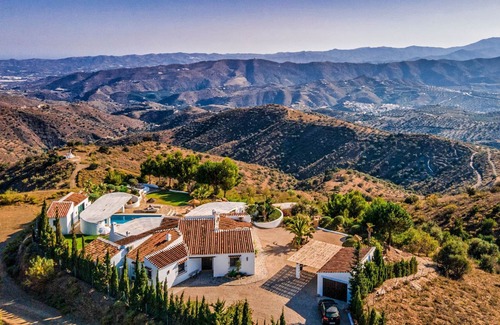 Canillas de Aceituno Villa | Villa Adaline: 5-Bedroom Retreat with Private Pool & Spa