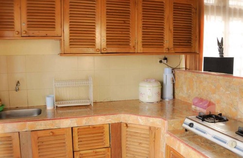 Cipanas Villa | Villa Ade - Enjoy Breakfast and Kitchen Amenities in Puncak