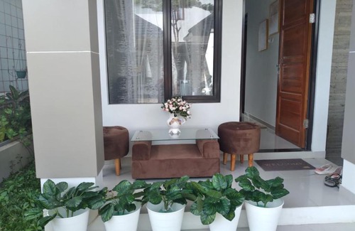 Garut Villa | Oceanfront Villa Adinda Syariah D6 with Pool & Family Amenities