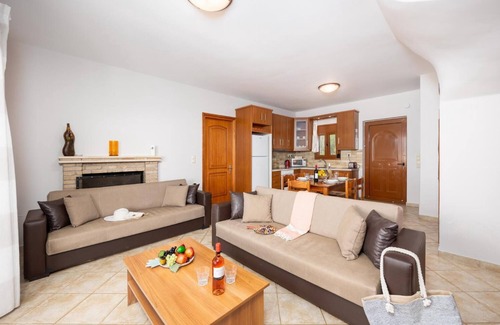 Mesovounia Villa | Villa Aetos: Oceanfront Three Bedroom Villa with Pool