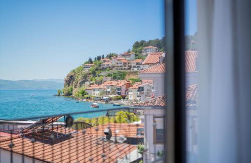 Varosh Apartment | Guest Rated 10/10: Villa Afrodita Lake View with Oceanfront