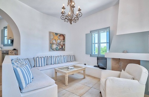 Antiparos Villa | Villa 'Afroditi A' with Sea View, Wi-Fi and Air Conditioning