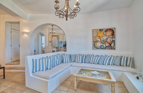 Antiparos Villa | Villa 'Afroditi A' with Sea View, Wi-Fi and Air Conditioning