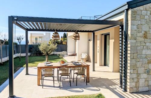 Mattarana Villa | Highly Rated Villa Agapanto: Pet-Friendly with Hot Tub