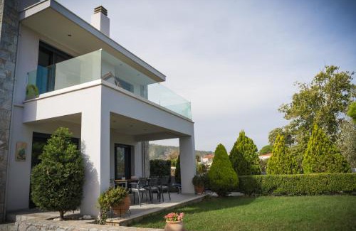Lesvos House | Oceanfront Bliss at Villa Aggemari: Rated 10/10 by Guests
