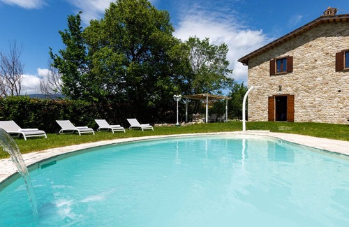 Piandimeleto Villa | Relaxing Villa Agostini 10 with Pool and Spa Amenities