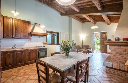 Castiglione d'Orcia Villa | Discover Villa Agriturismo Il Pratone: Guest Rated 9.5/10