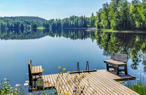 Pori House | Experience Villa Ahomoisio: Lake Views & Spa Retreat