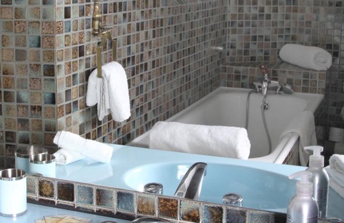 Vals-les-Bains House | Villa Aimee: Family-Friendly Retreat with Pool & Spa