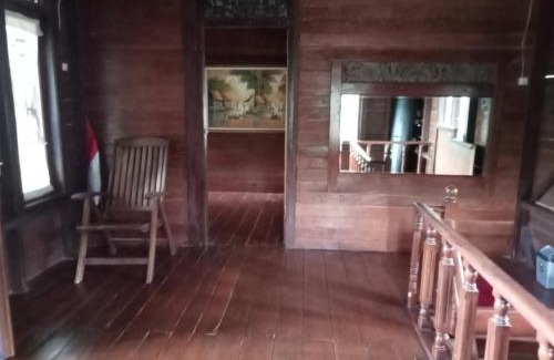 Jambu Luwuk House | Family-Friendly Villa Ainun with Pool & 8/10 Guest Rating