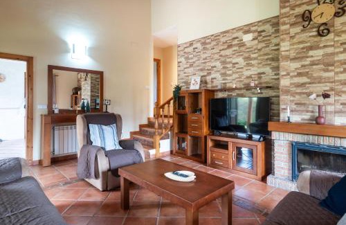 Puente Nuevo House | Villa Aire de Asturias: Family and Pet-Friendly Retreat