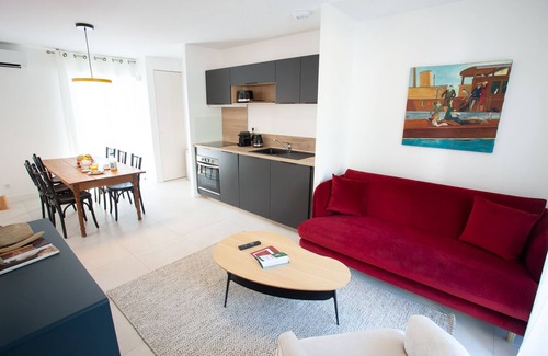 Le Canon Apartment | Villa Aitama T3: Ocean View Terrace with Pool Access