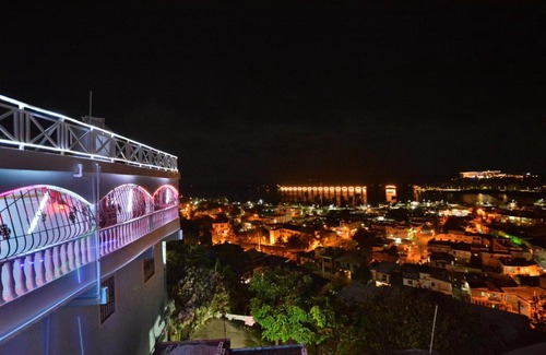 Centro Apartment | Villa Alégria: Exceptional Family Retreat with Breakfast
