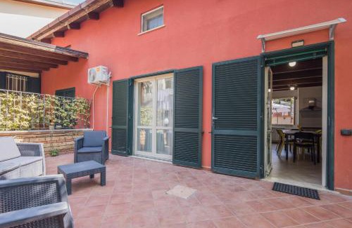 Magazzeno Apartment | Villa Al Borgo - con Jacuzzi in giardino privato