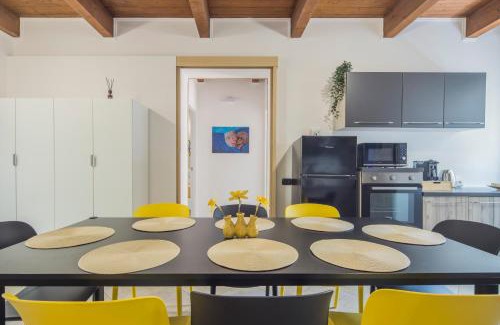 Magazzeno Apartment | Villa Al Borgo - con Jacuzzi in giardino privato