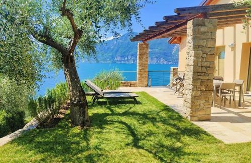 Brenzone sul Garda House | Villa al Feudo: Unmatched Oceanfront Retreat, Rated 9.9/10
