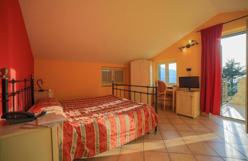 Cava de' Tirreni House | Villa Al Rifugio: 9/10 Rated with Pool & Pet-Friendly Perks