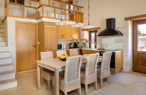 Makhairoi Villa | Villa Aladanos: Private Heated Jacuzzi & Ocean Views