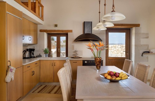 Makhairoi Villa | Villa Aladanos: Private Heated Jacuzzi & Ocean Views
