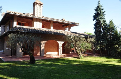Perugia Bed & Breakfast | Guest Rated Villa Alba B&B with Pet-Friendly Amenities