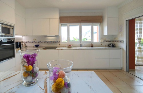Calpe House | Villa Albert: Oceanfront Escape with Private Pool & Spa