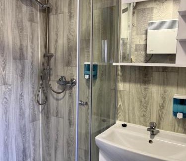 Siechnice Hotel | Affordable Villa Aleksander with Breakfast & Hot Tub